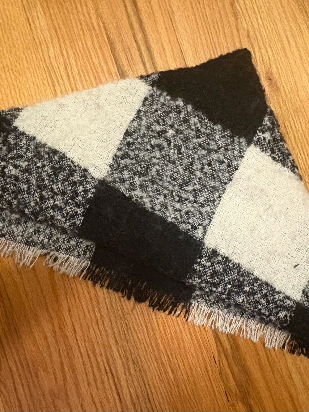 Pretty black & white scarf